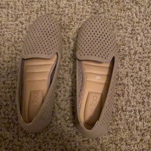 Me Too flat sandals women’s 7.5